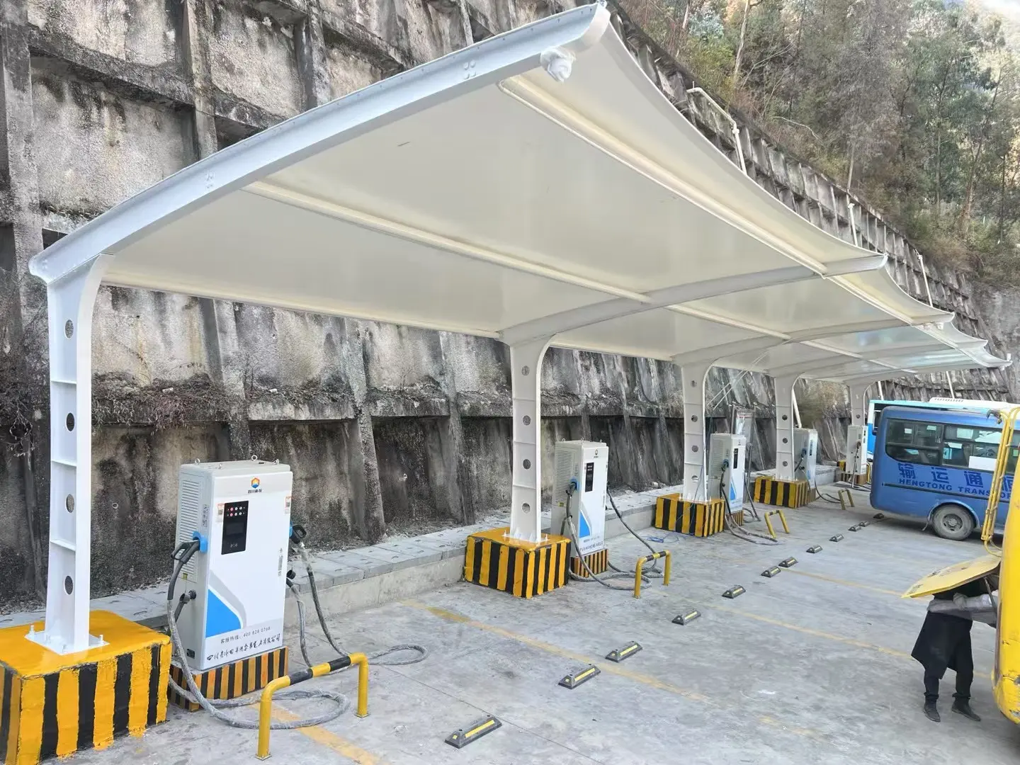 贵州纳雍园区停车棚采购:为什么“省”在前面的钱,最后都花在了后面?